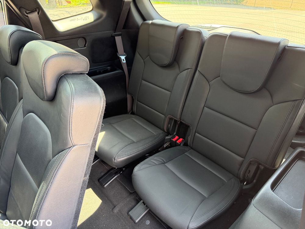 Kia Carens - 32