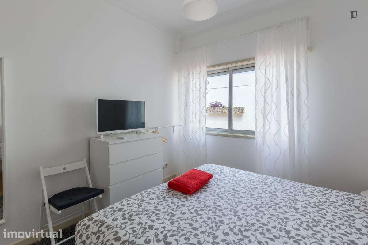 Quarto - localizado em Matosinhos Porto - Grande imagem: 2/19