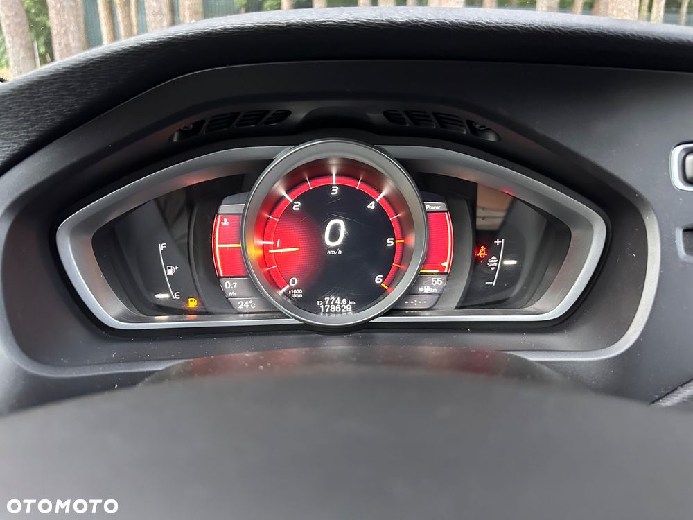 Volvo V40 - 18