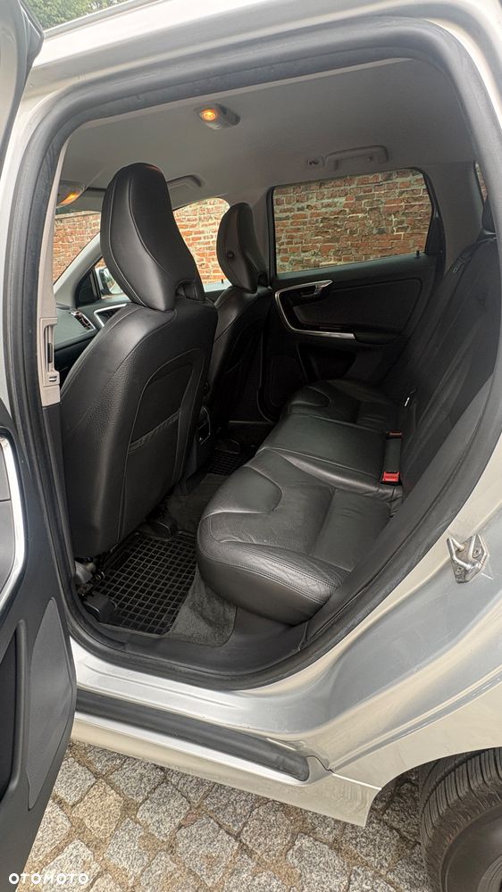 Volvo XC 60 2.4D AWD Momentum - 6