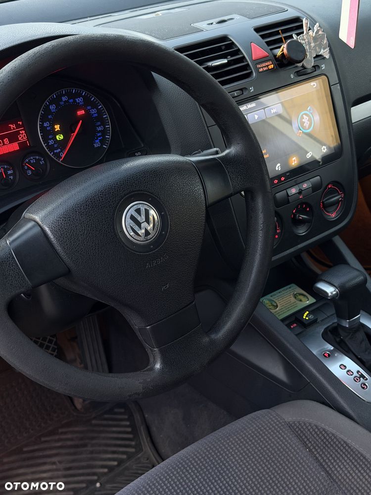 Volkswagen Jetta - 8