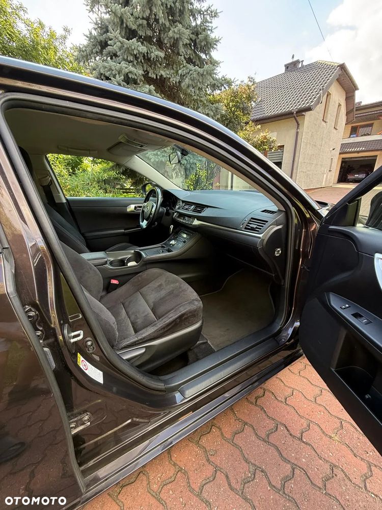 Lexus CT - 9