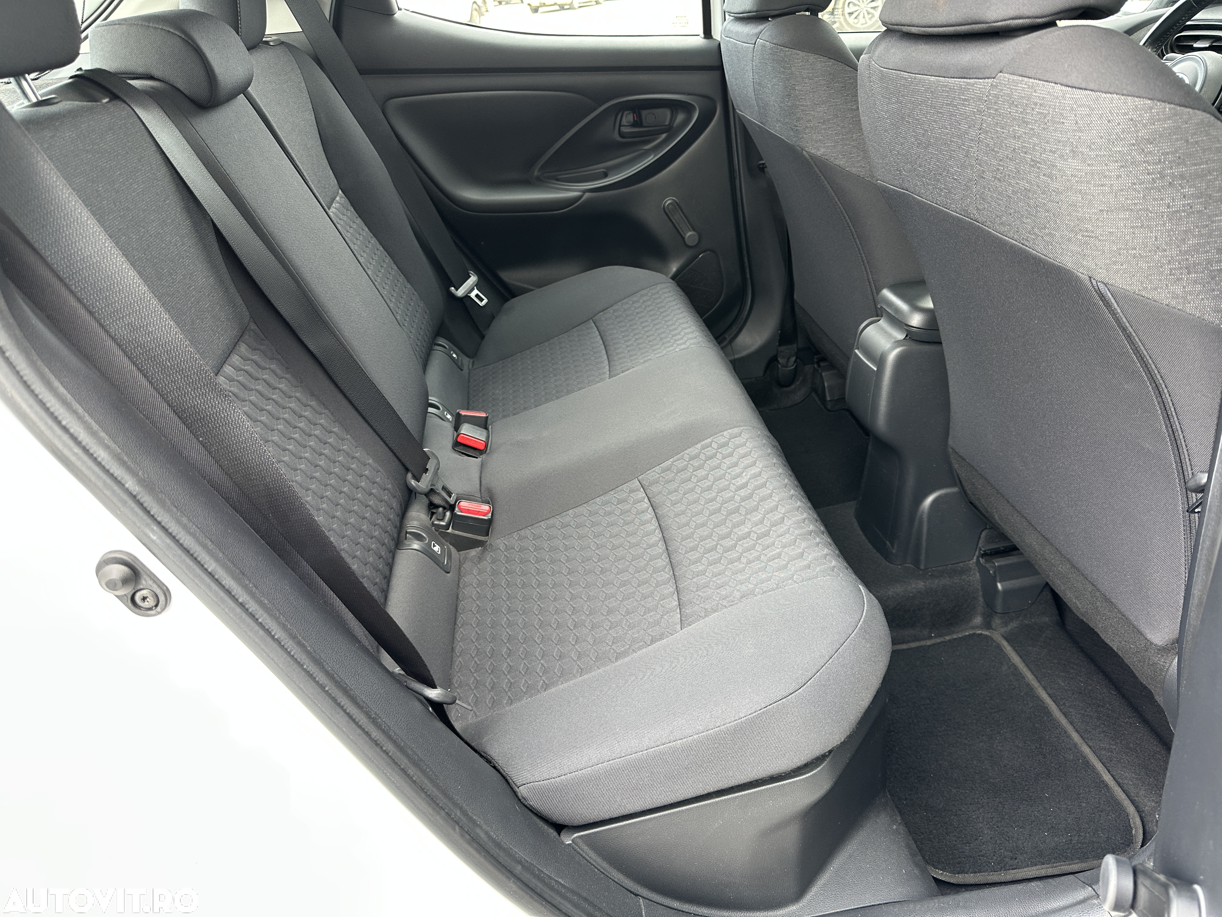 Toyota Yaris 1.5 VVT-i HSD Dynamic - 10