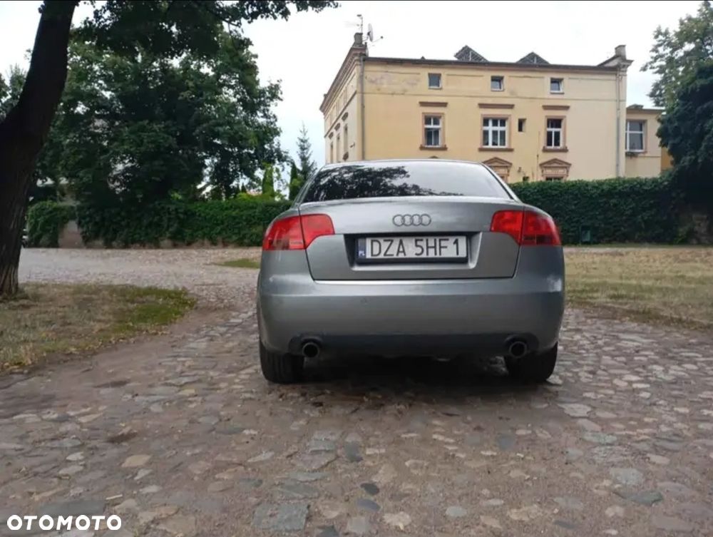 Audi A4 Limousine - 4