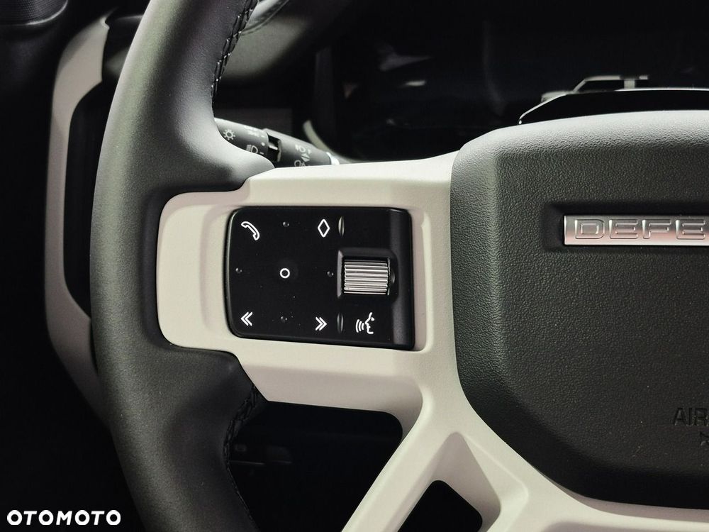 Land Rover Defender - 23