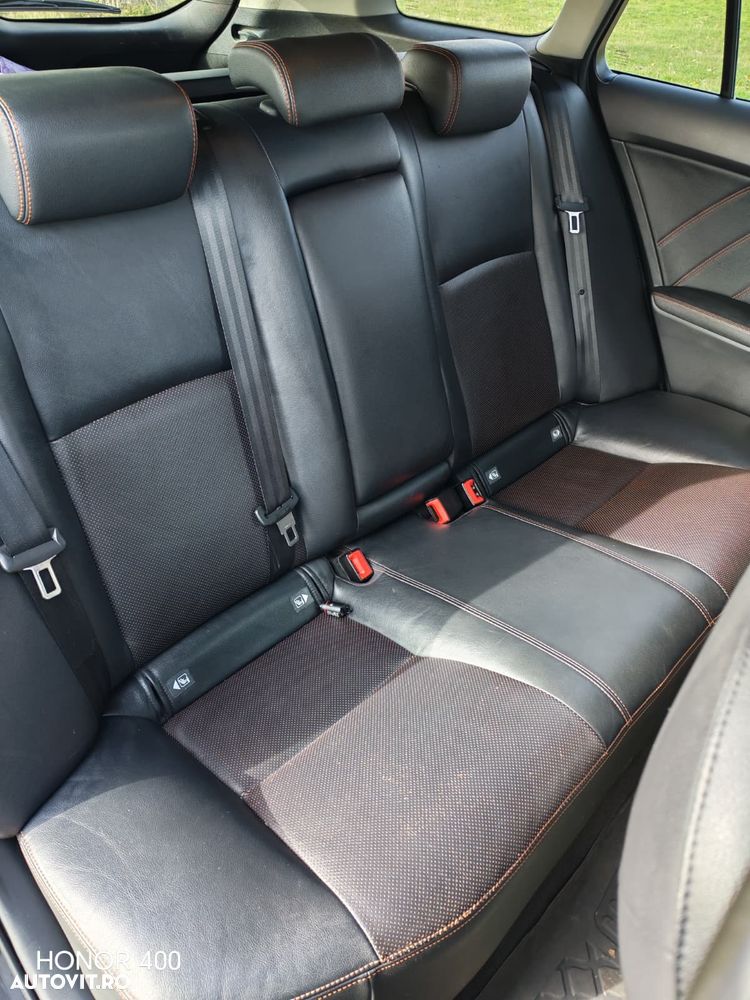 Toyota Avensis 1.8 Executive - 9