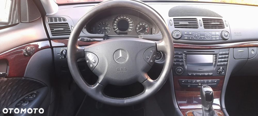 Mercedes-Benz Klasa E 200 Kompressor Classic - 15