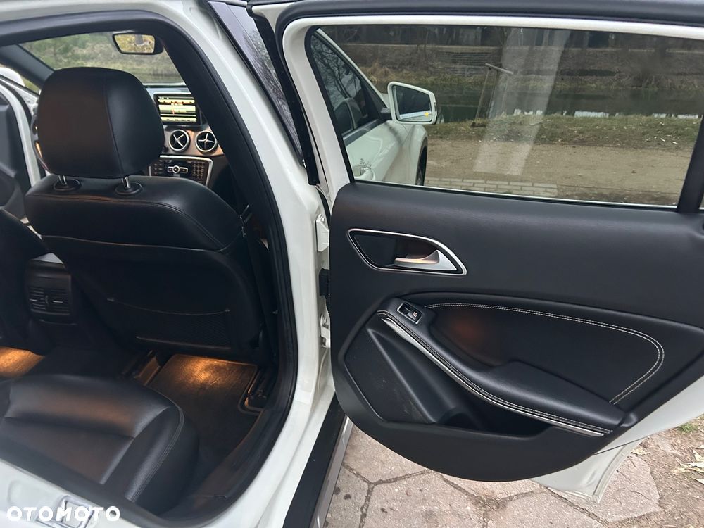 Mercedes-Benz GLA 250 4Matic 7G-DCT AMG Line - 19