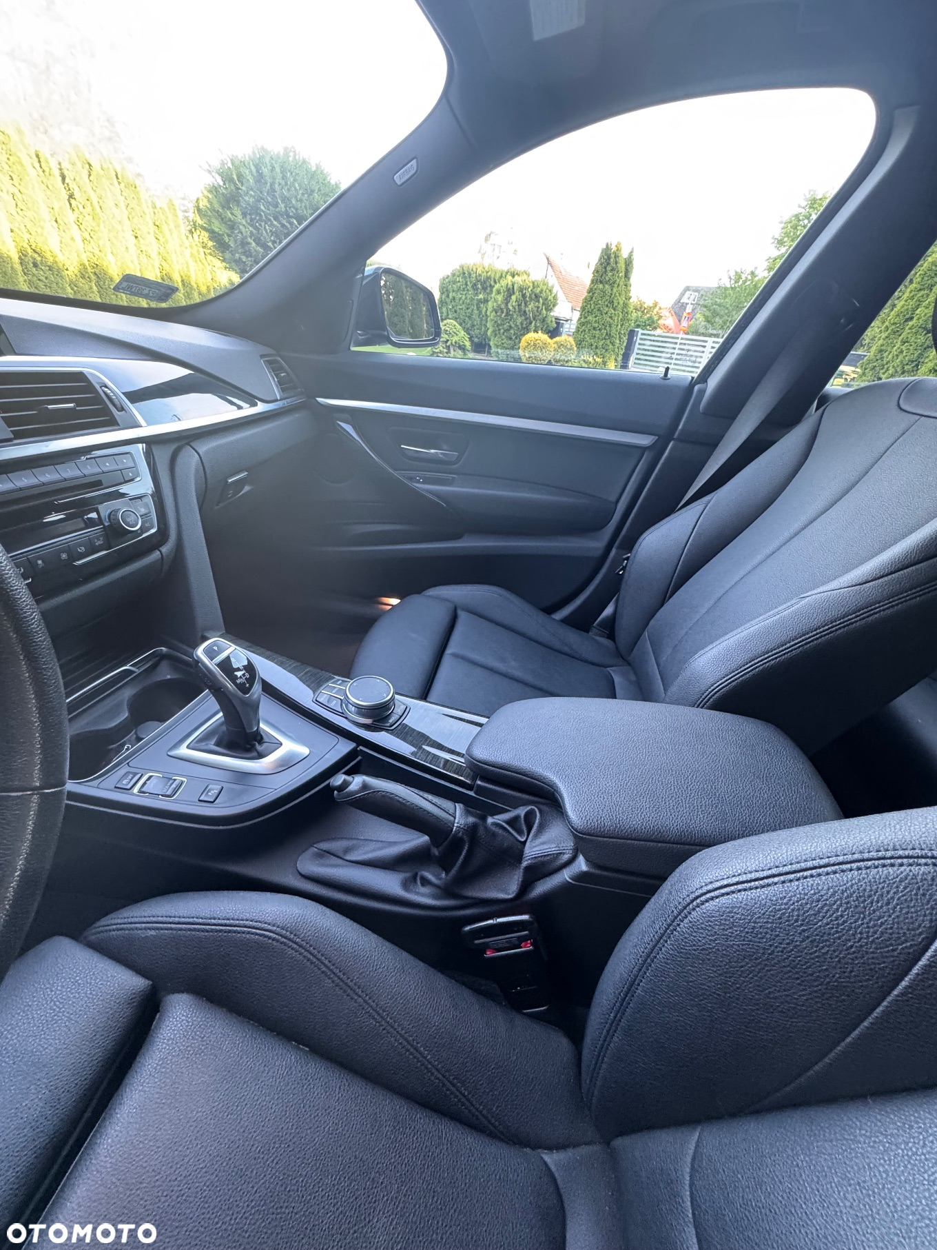 BMW 3GT 330i xDrive - 12