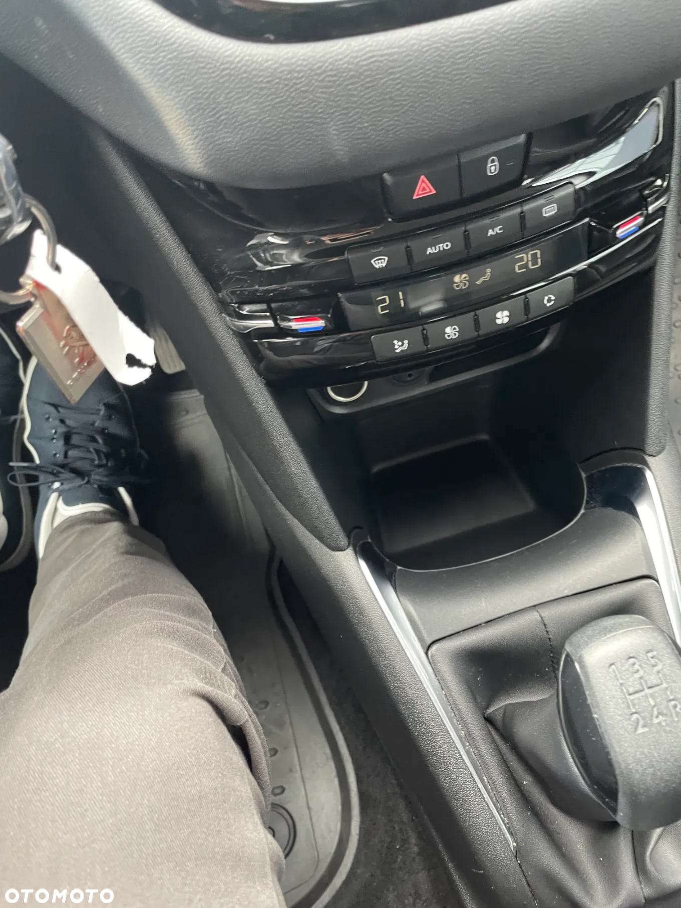 Peugeot 208 - 7