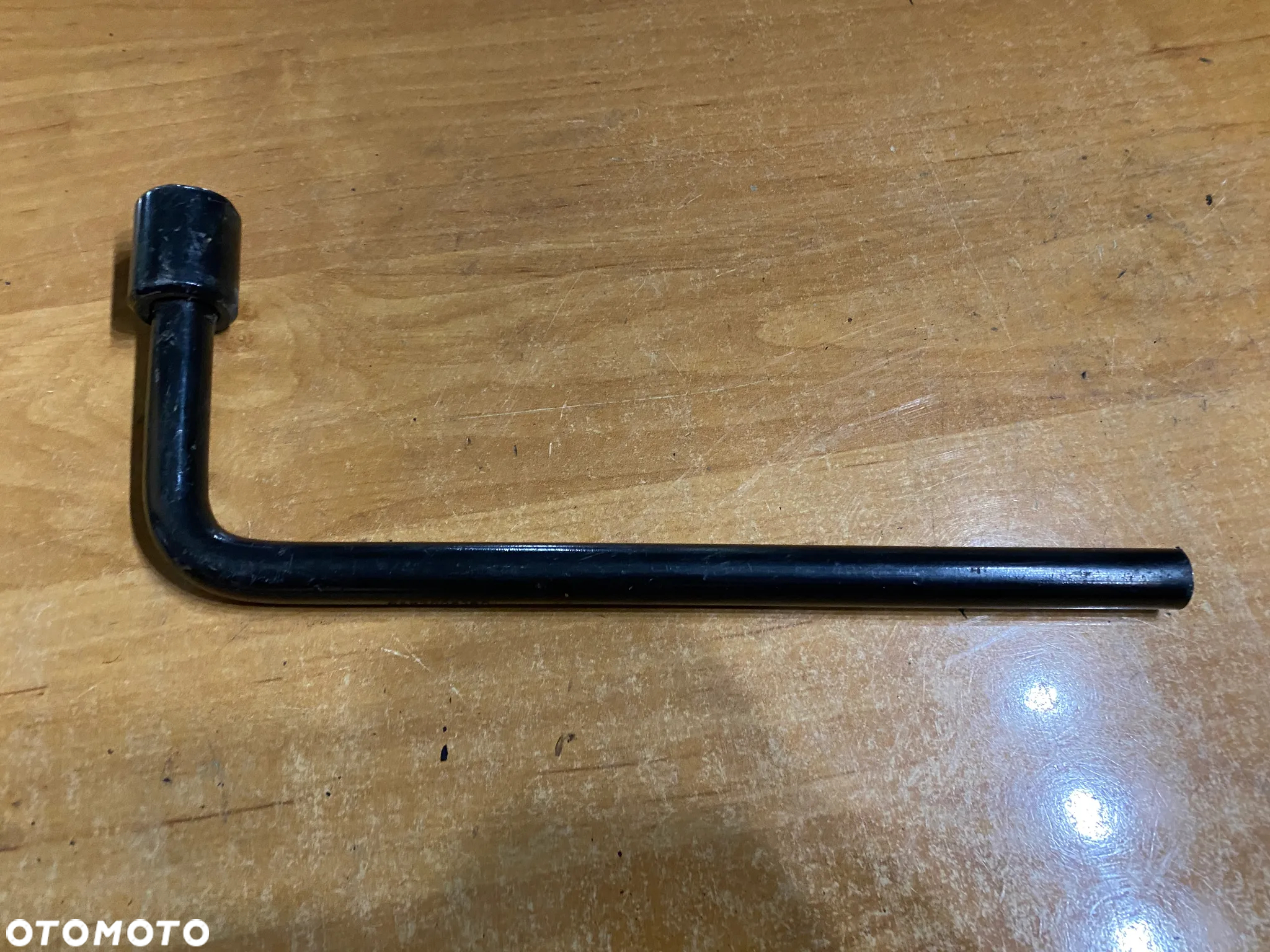 KLUCZ DO KÓŁ HAK HOLOWNICZY UCHO VW MERCEDES BMW OPEL FORD ITP. - 22