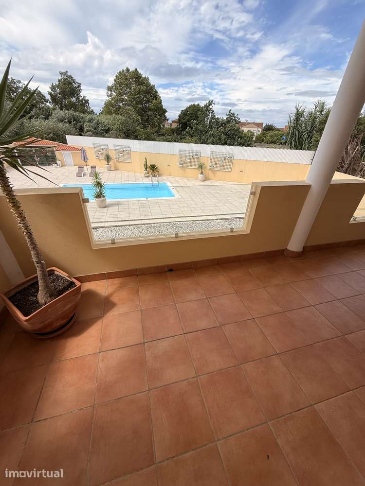 Moradia T4 com piscina e jardim em Cernache - Grande imagem: 2/8