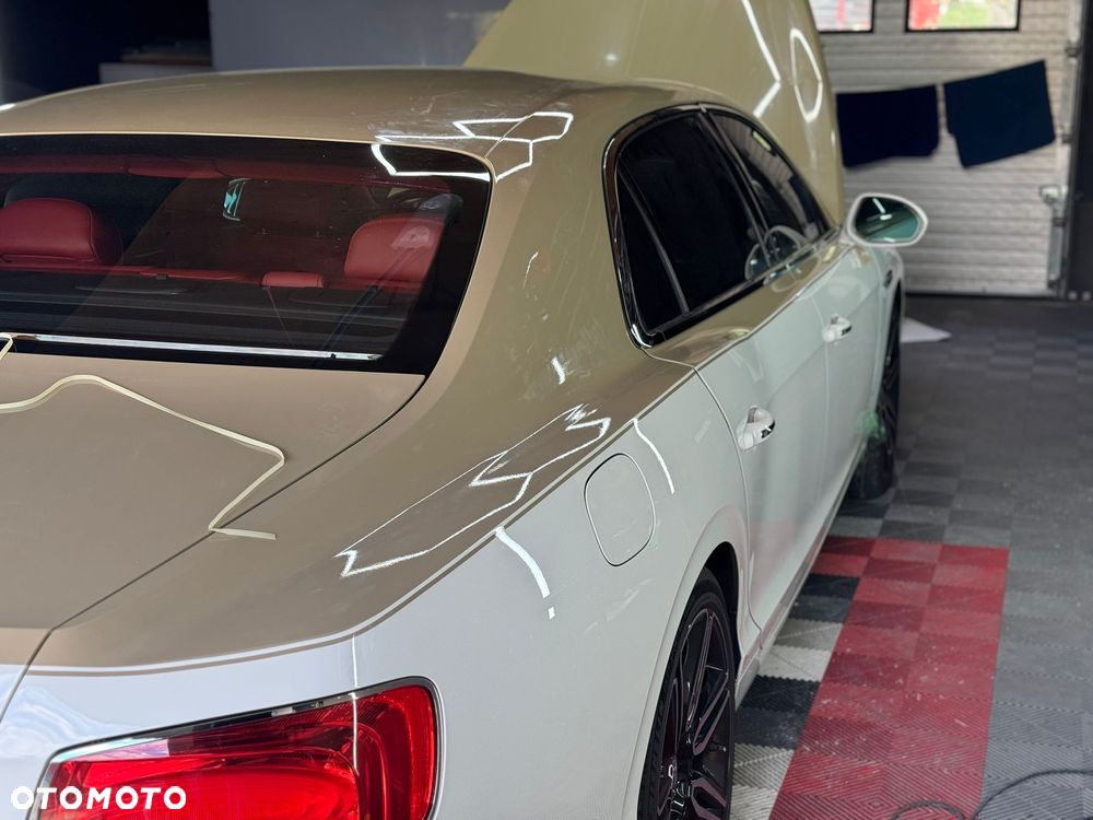 Bentley Flying Spur V8 Convertible - 14