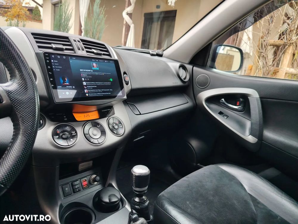 Toyota RAV4 2.2 D-4D 4x4 - 11