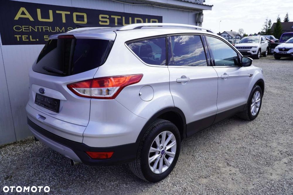 Ford Kuga 2.0 TDCi 2x4 Titanium - 4