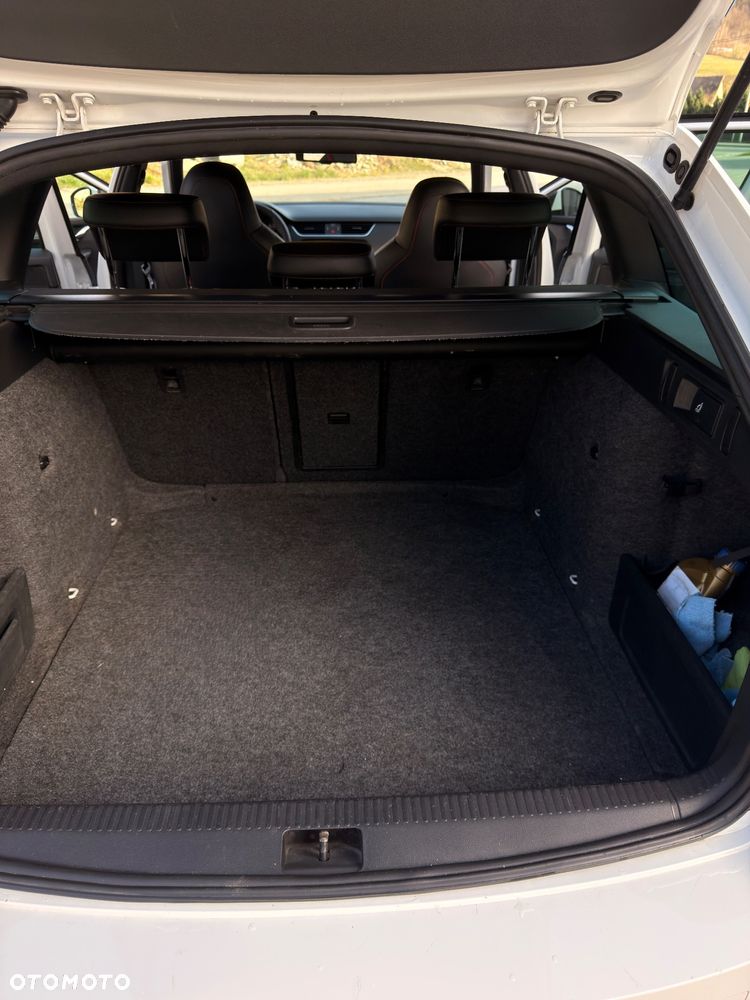 Skoda Octavia 2.0 TDI DSG RS - 26