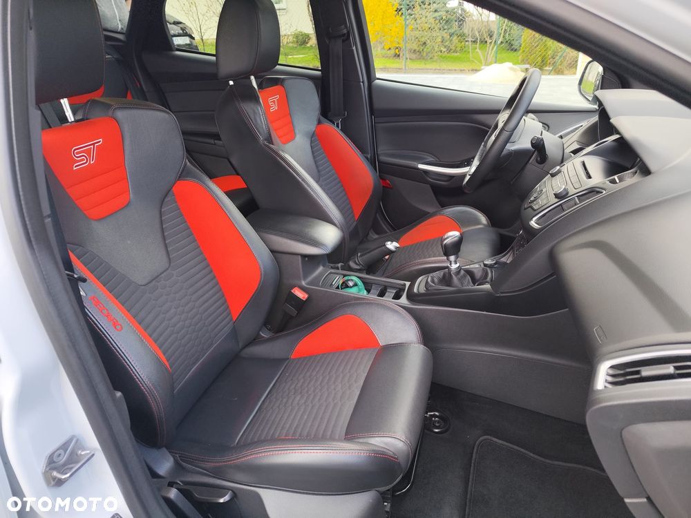 Ford Focus 2.0 EcoBoost ST - 12