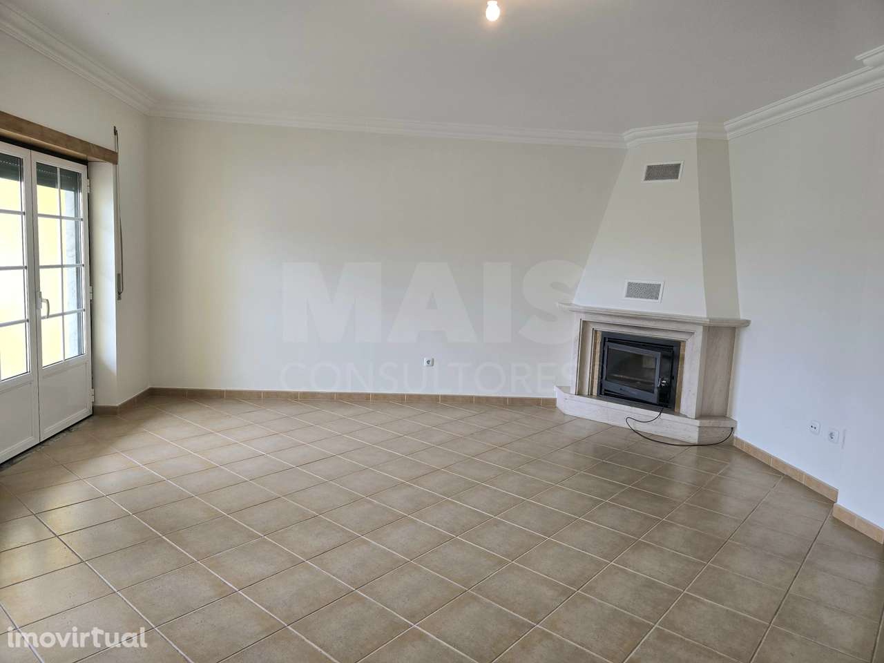 Moradia T4 com Terraço, Jardim e Garagem Fechada – Vale Maceira, Al... - Grande imagem: 2/16