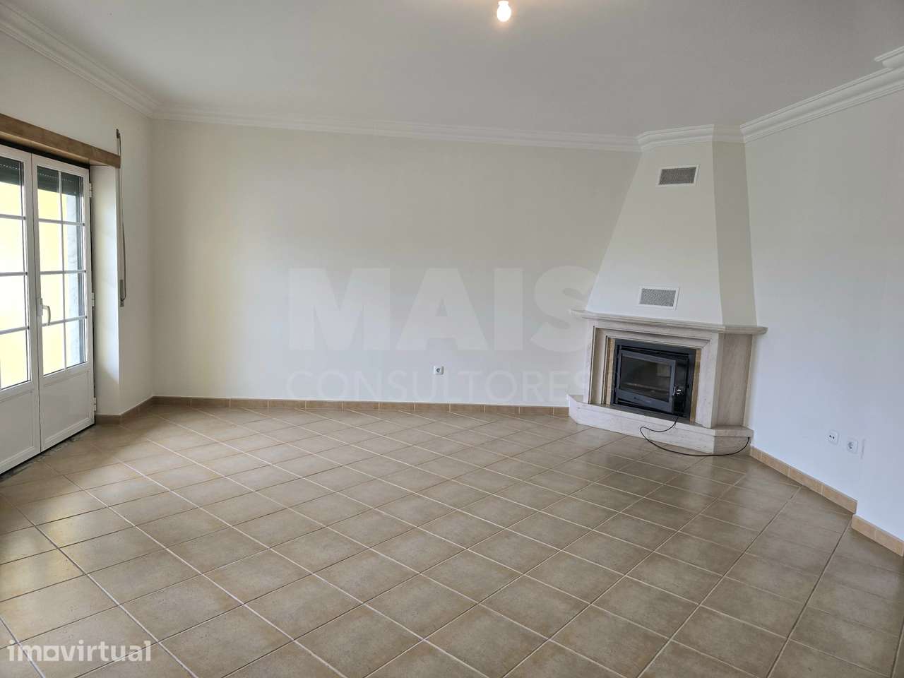 Moradia T4 com Terraço, Jardim e Garagem Fechada – Vale Maceira, Al... - Grande imagem: 2/16
