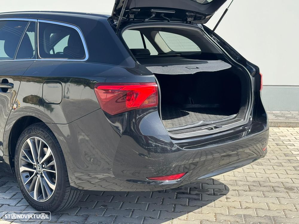 Toyota Avensis SW 2.0 D-4D Luxury+Navi - 13