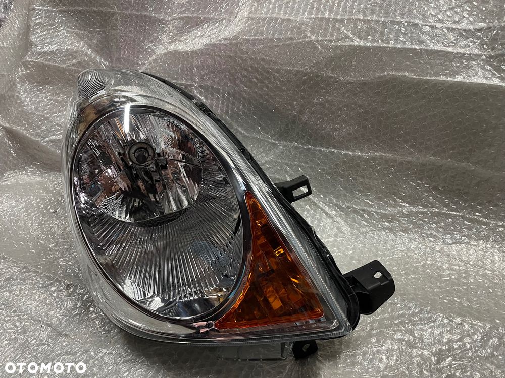 LAMPA PRAWA ZWYKŁA NISSAN NOTE E11 260109U10A - 4