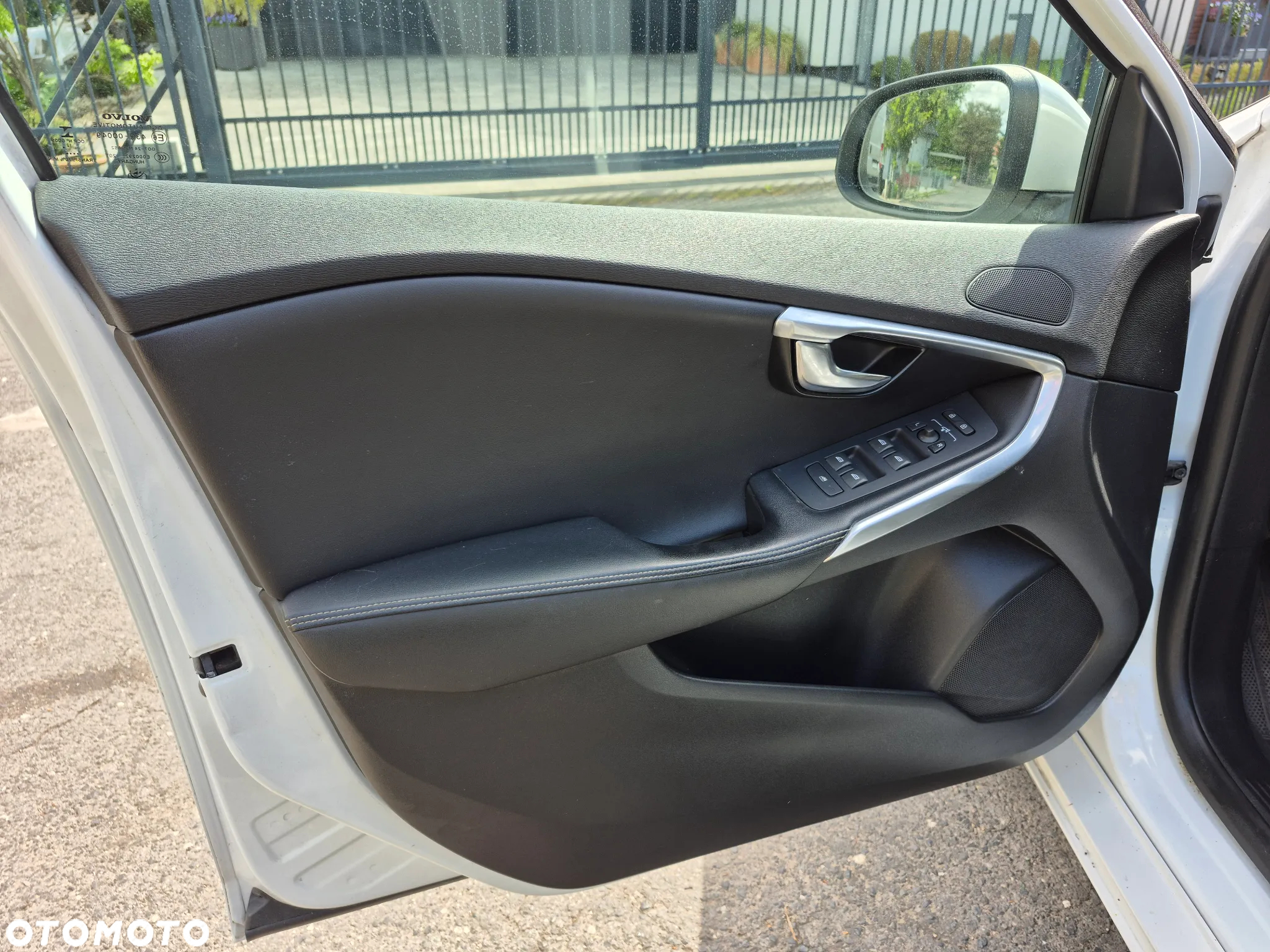 Volvo V40 D2 Drive-E R-Design Momentum - 15
