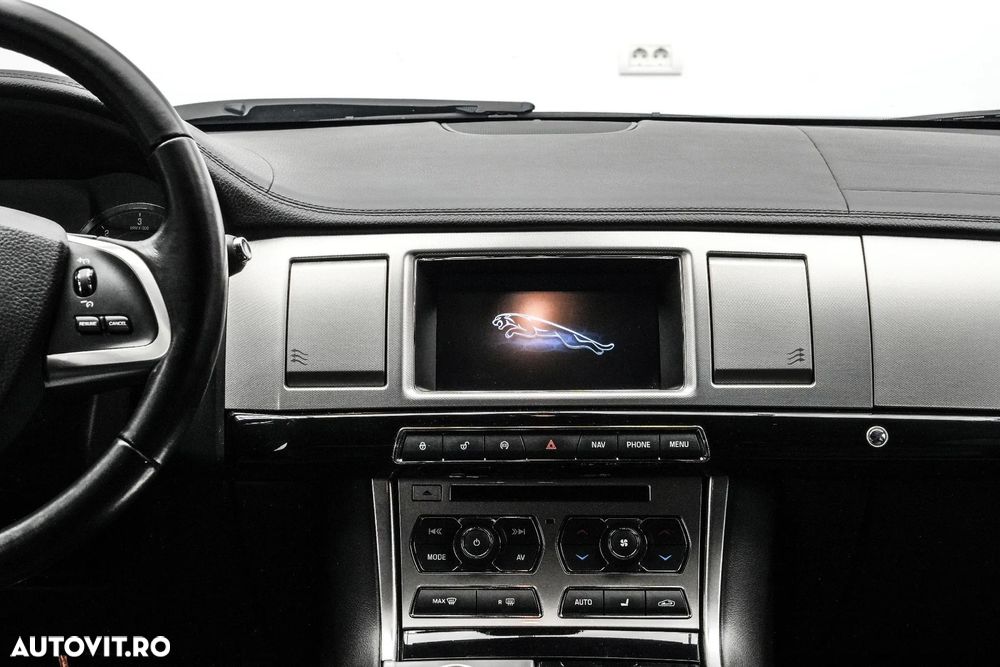 Jaguar XF 2.2D Premium Luxury - 19