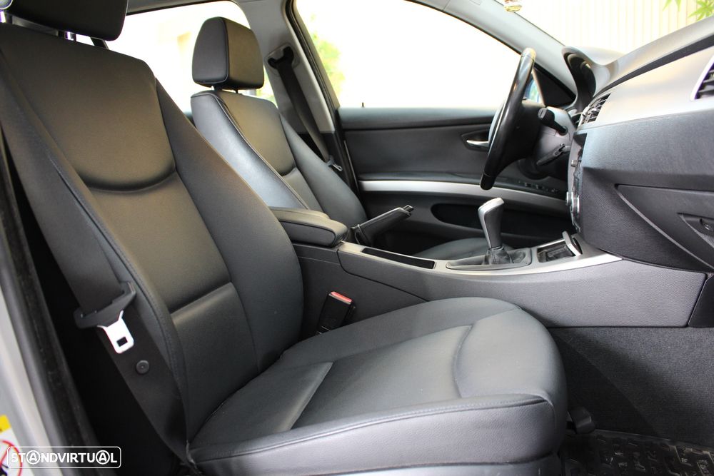 BMW 320 d Dynamic - 37