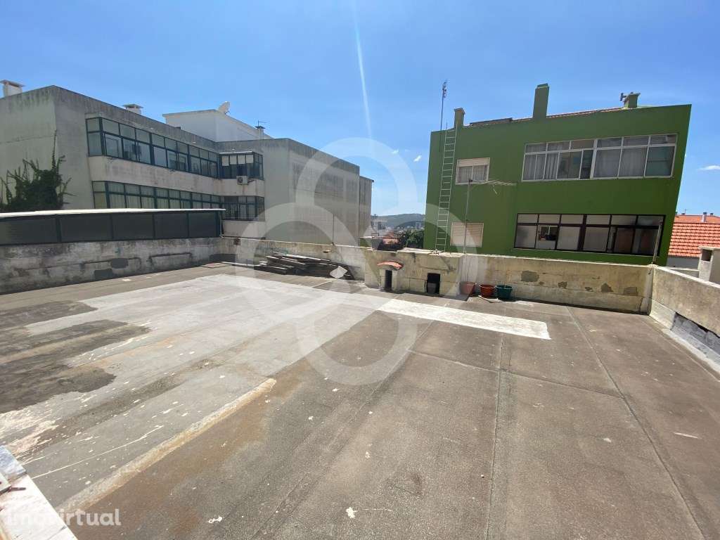 Apartamento T3 em Bom Estado de Conservação com Terraço e Garagem e... - Grande imagem: 2/43