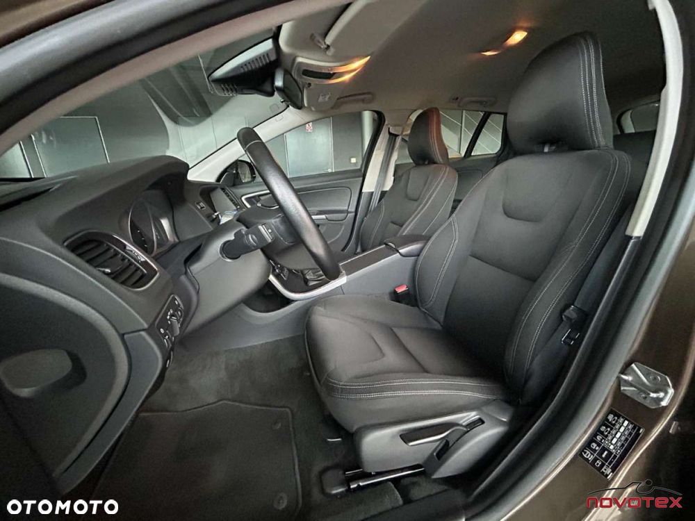 Volvo V60 Cross Country - 9