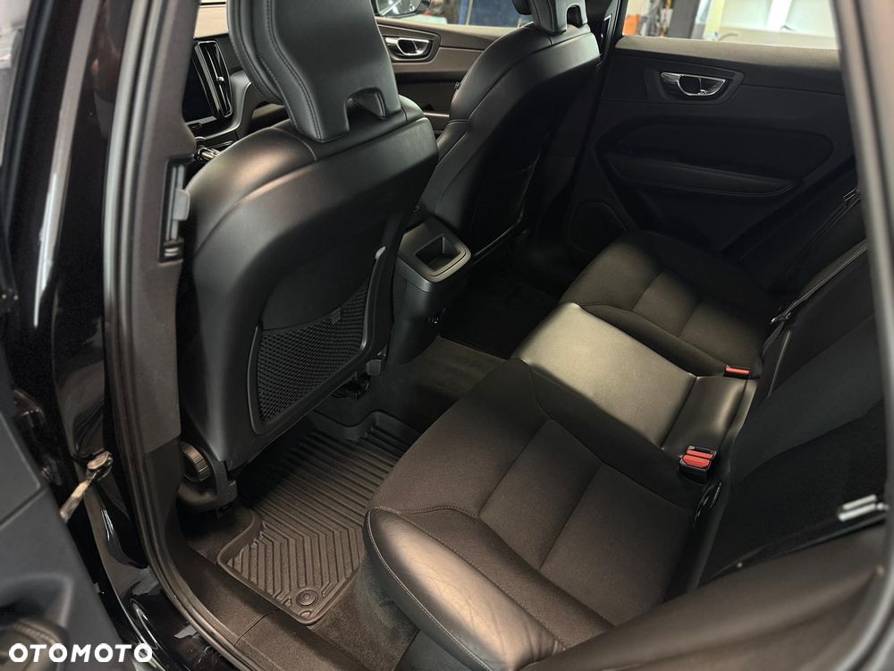 Volvo XC 60 D4 Momentum Pro - 23