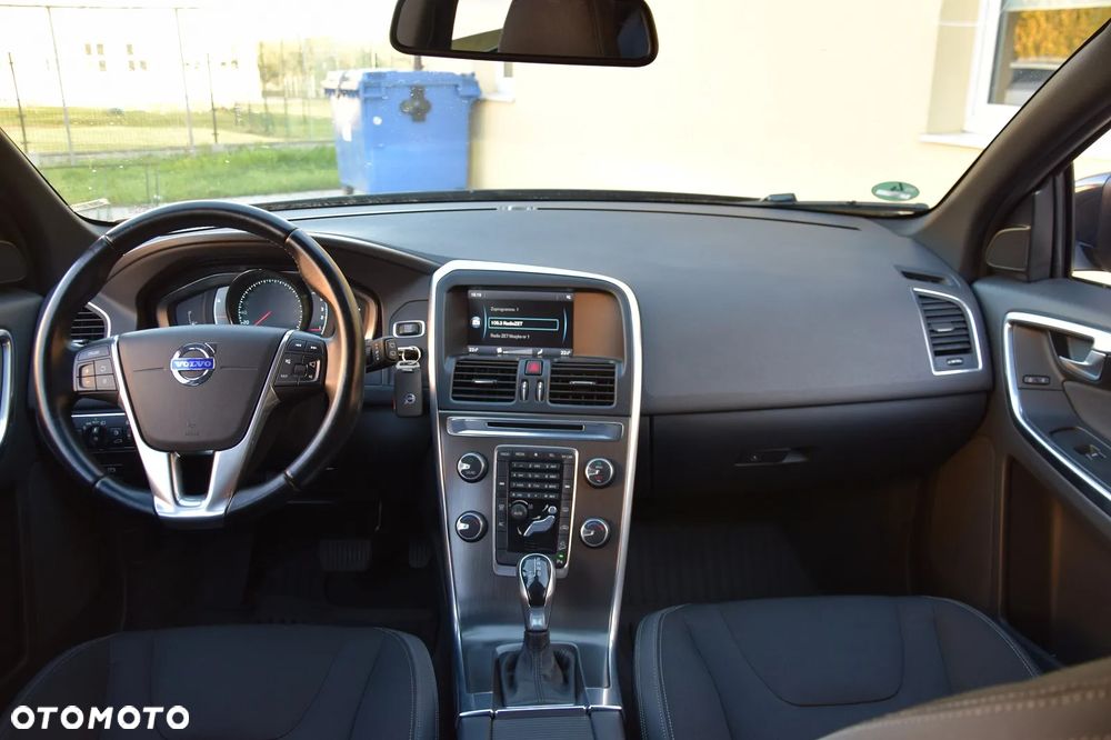 Volvo XC 60 D5 AWD Geartronic Momentum - 22