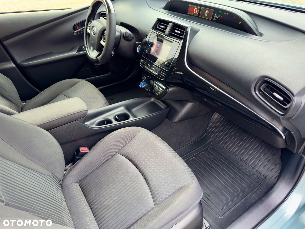 Toyota Prius 1.8 HSD Sol - 11