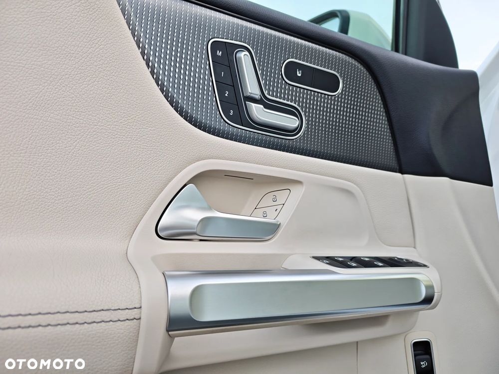 Mercedes-Benz GLB 250 4-Matic Progressive 8G-DCT - 28