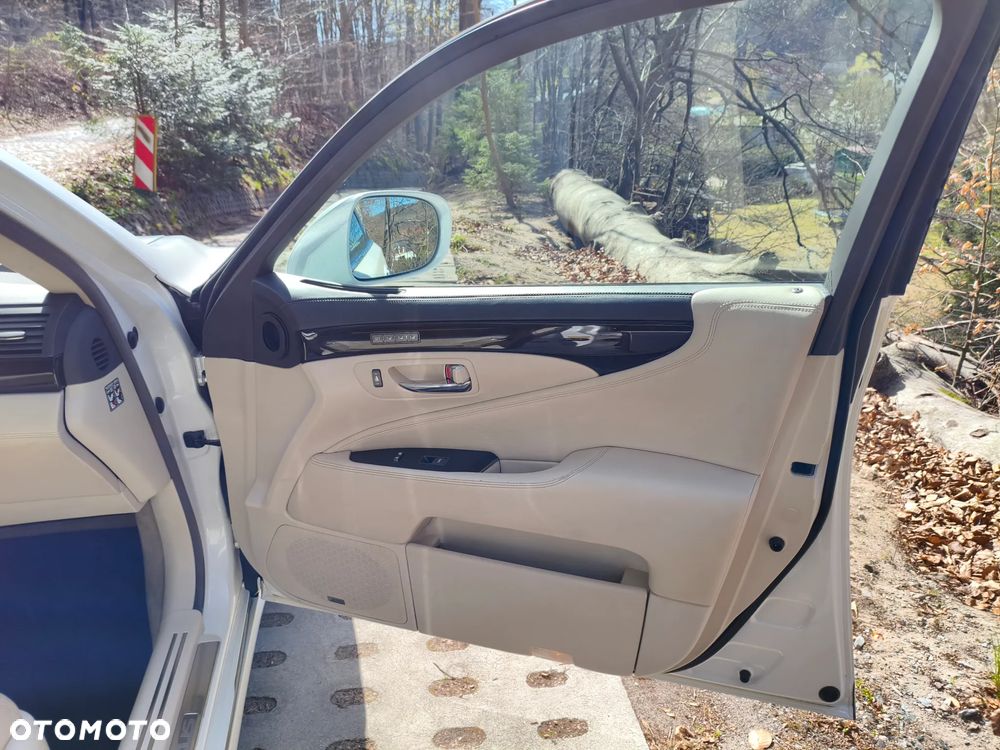 Lexus LS 600h L Prestige - 26