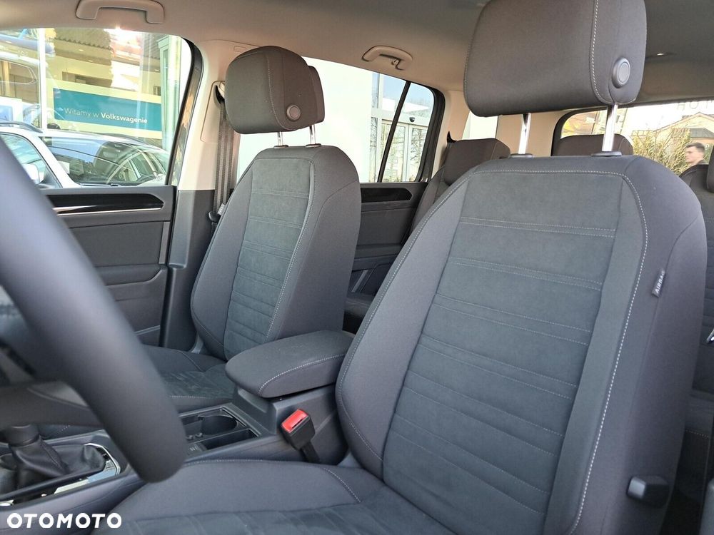Volkswagen Touran - 12