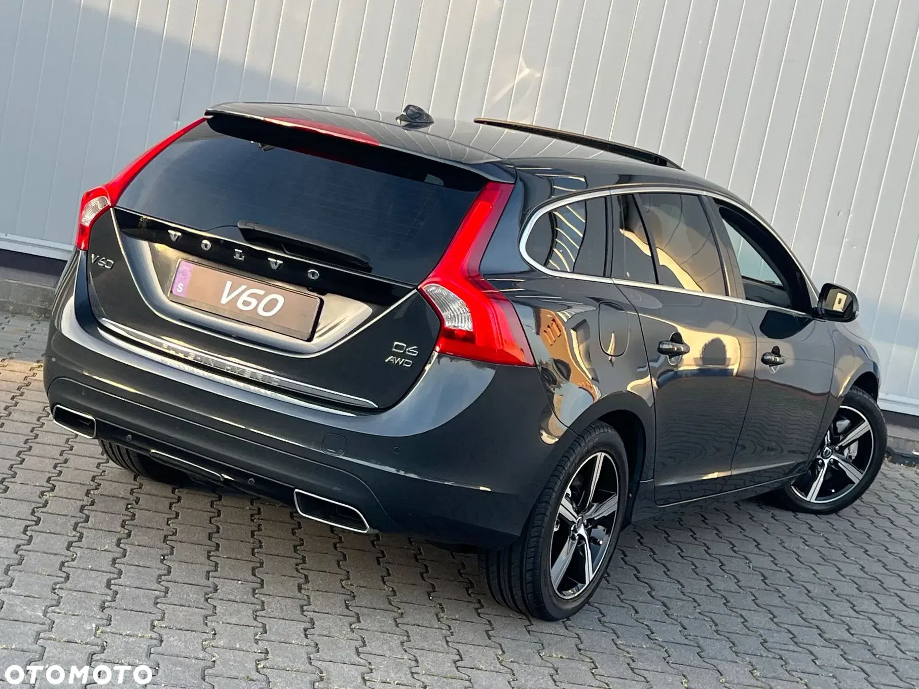 Volvo V60 D6 AWD Plug-in Hybrid Summum - 8