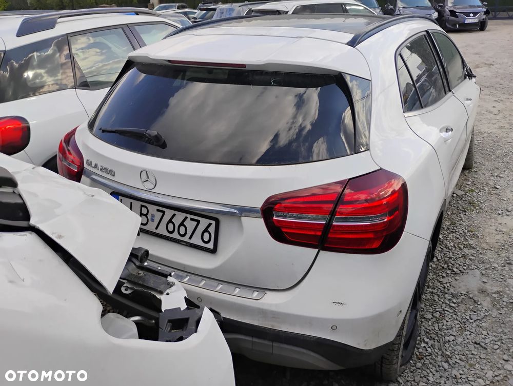 Mercedes-Benz GLA - 16