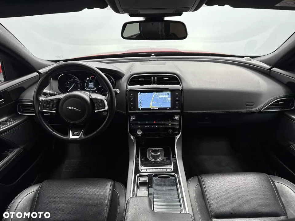 Jaguar XE 2.0 D AWD R-Sport - 21