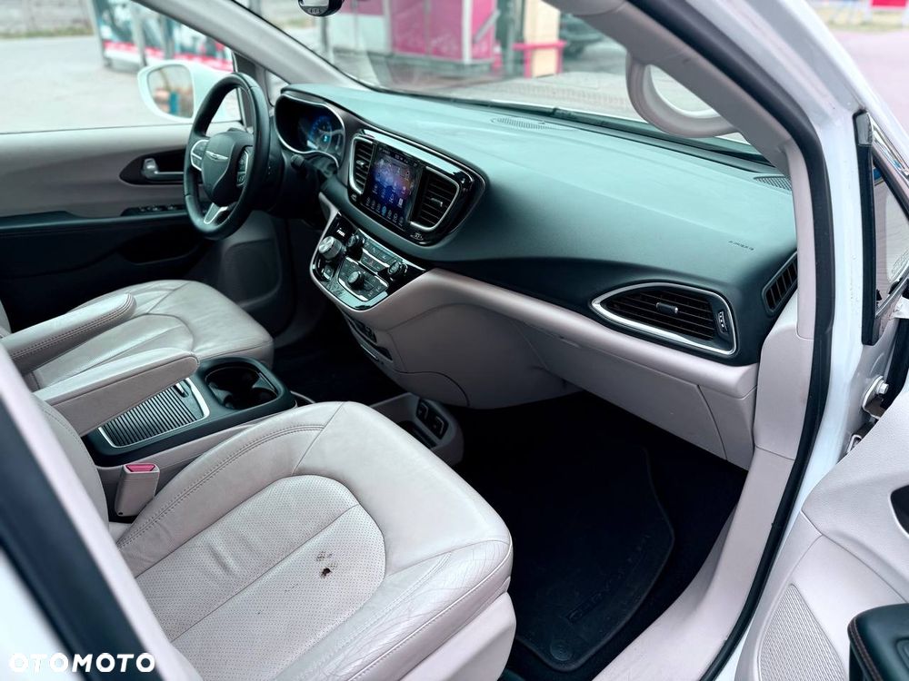 Chrysler Pacifica - 14