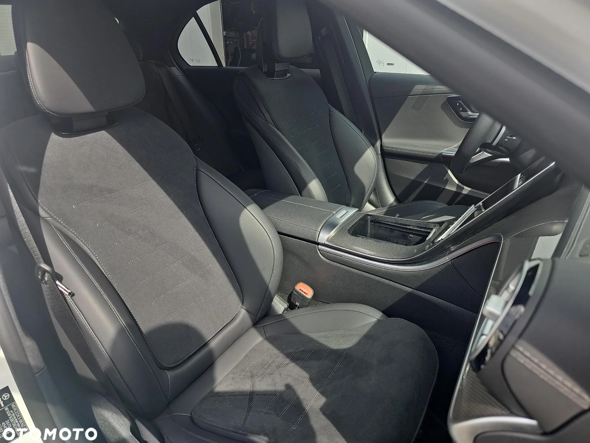 Mercedes-Benz Klasa C 300 e 4Matic 9G-TRONIC AMG Line Advanced - 13