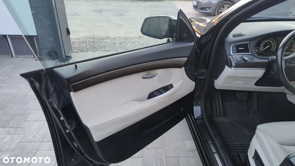 BMW Seria 5 530d xDrive - 12