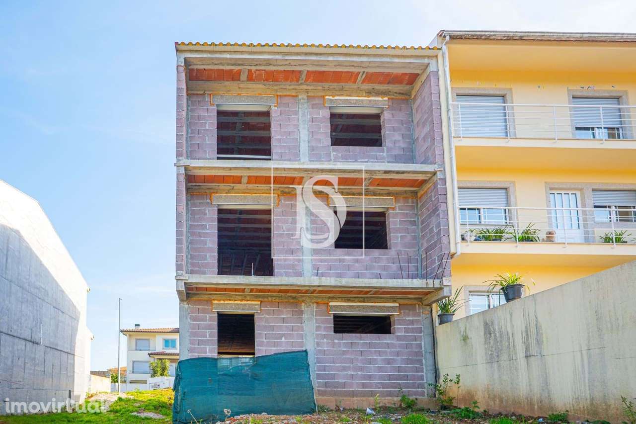 Moradia T3 por terminar | Elevado potencial de investimento - Grande imagem: 2/35