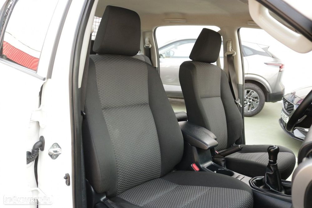 Toyota Hilux 2.4 D-4D 4WD CD CM - 19
