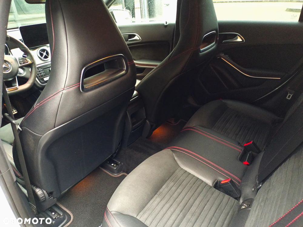 Mercedes-Benz CLA 200 AMG Line - 20