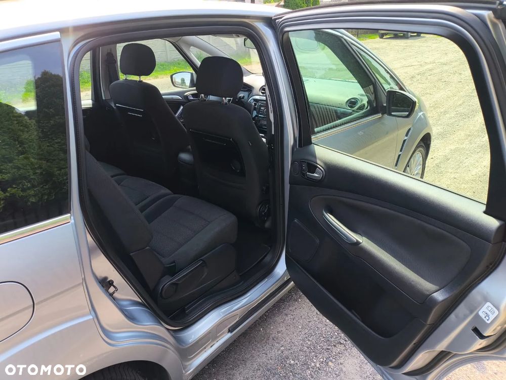 Ford S-Max - 17