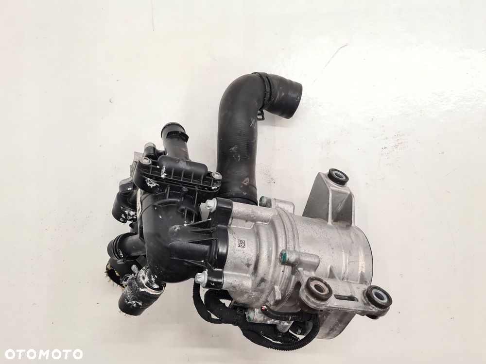 MERCEDES W205 POMPA WODY 1.5CGI A2642000100 - 2