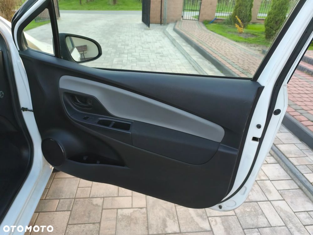 Toyota Yaris 1.0 Active EU6 - 21