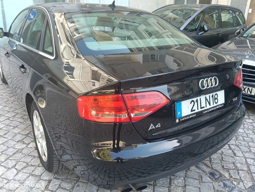 Audi A4 2.0 TDI Business Line Sport - 23