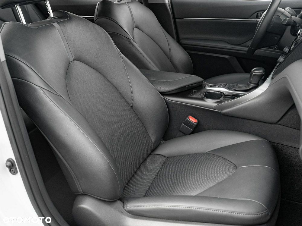 Toyota Camry - 30